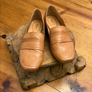 Born ladies Brown Leather Slip-On Loafers 8.5
